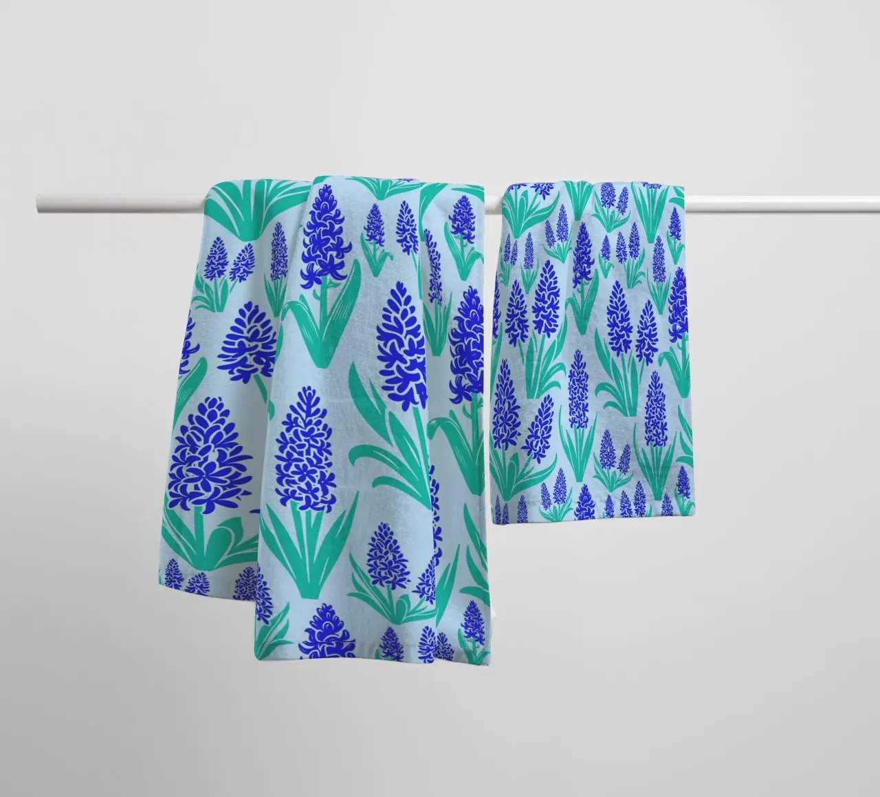 Fiori di giacinto blu asciugamano da bagno da SilverPegasus
