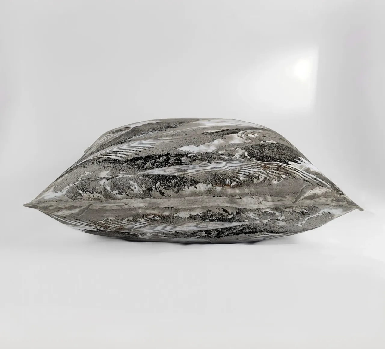 MESSAGE FROM THE HEART 26 cuscino da Thierry Vobmann Abstract painting