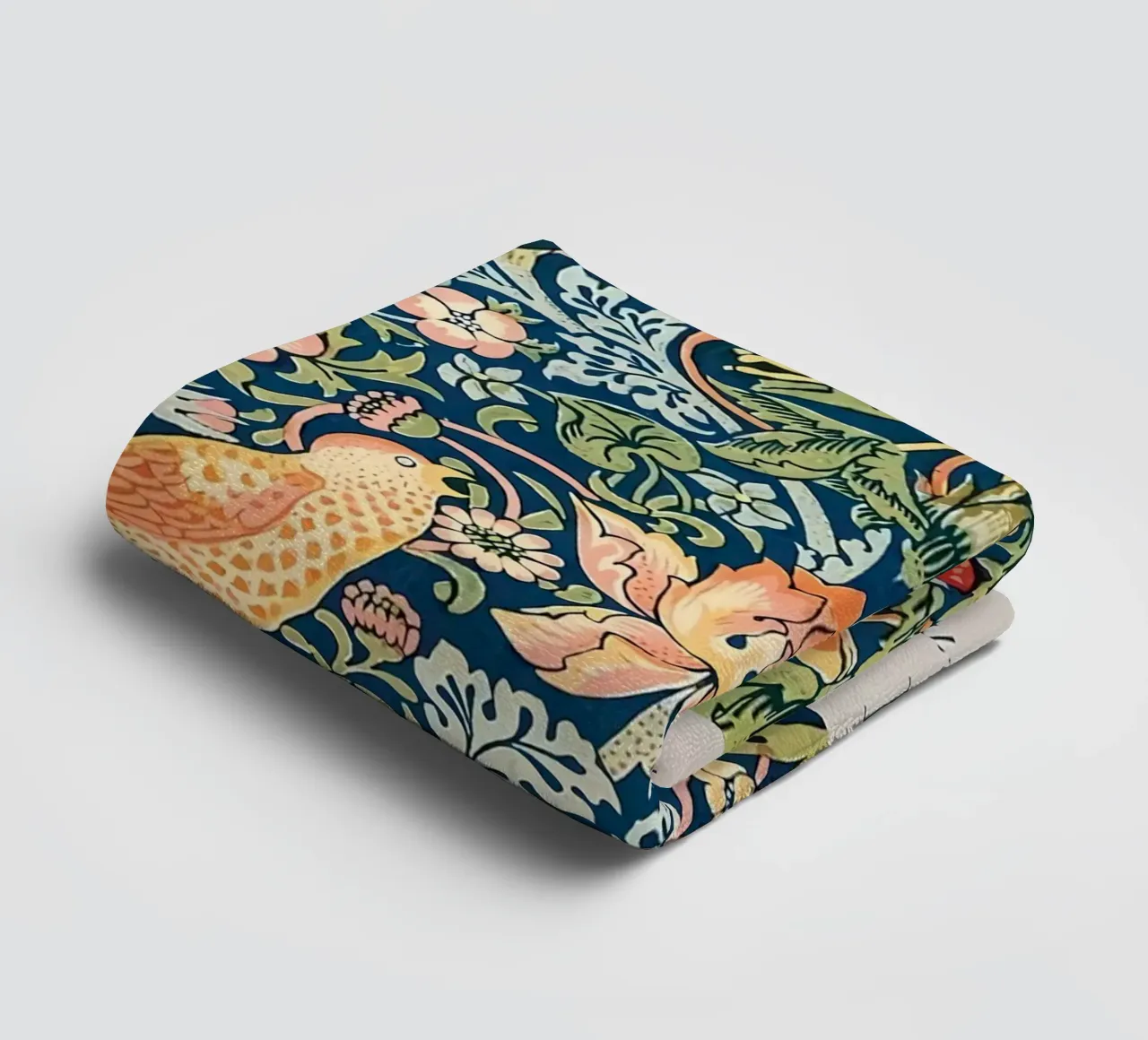 William Morris Ladro di fragole 1883 asciugamano da bagno da Kunzeworld