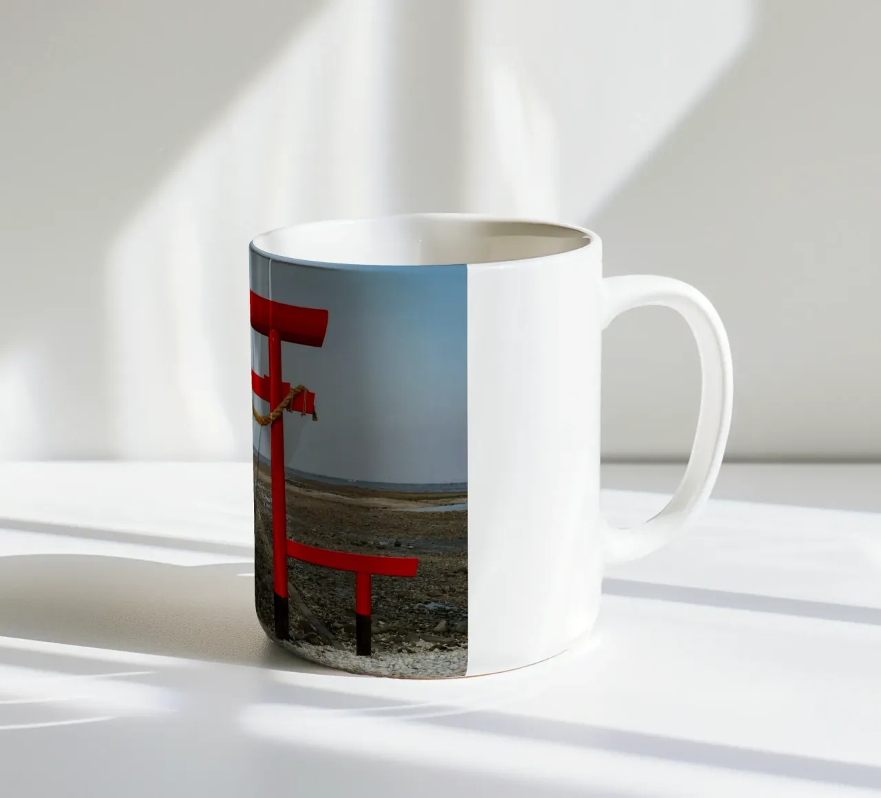 Porte Torii rosse tazza in ceramica da Marcel Bisig