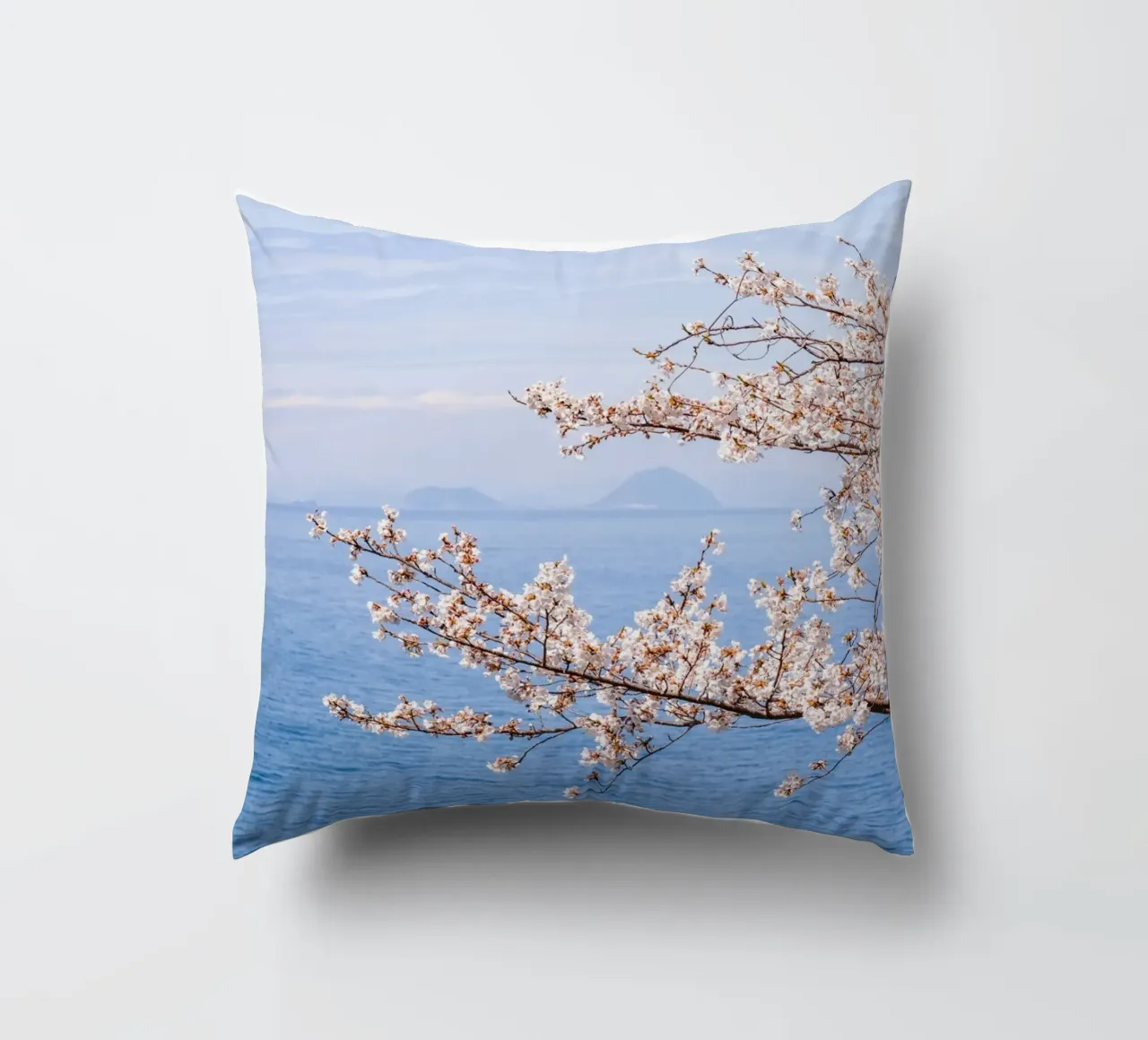 Fiori di ciliegio dell'oceano - Giappone cuscino da Marcel Bisig