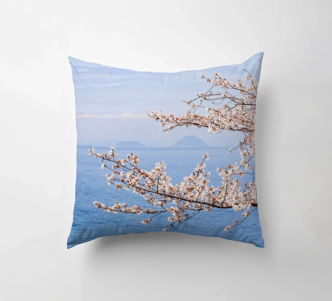 Fiori di ciliegio dell'oceano - Giappone cuscino da Marcel Bisig