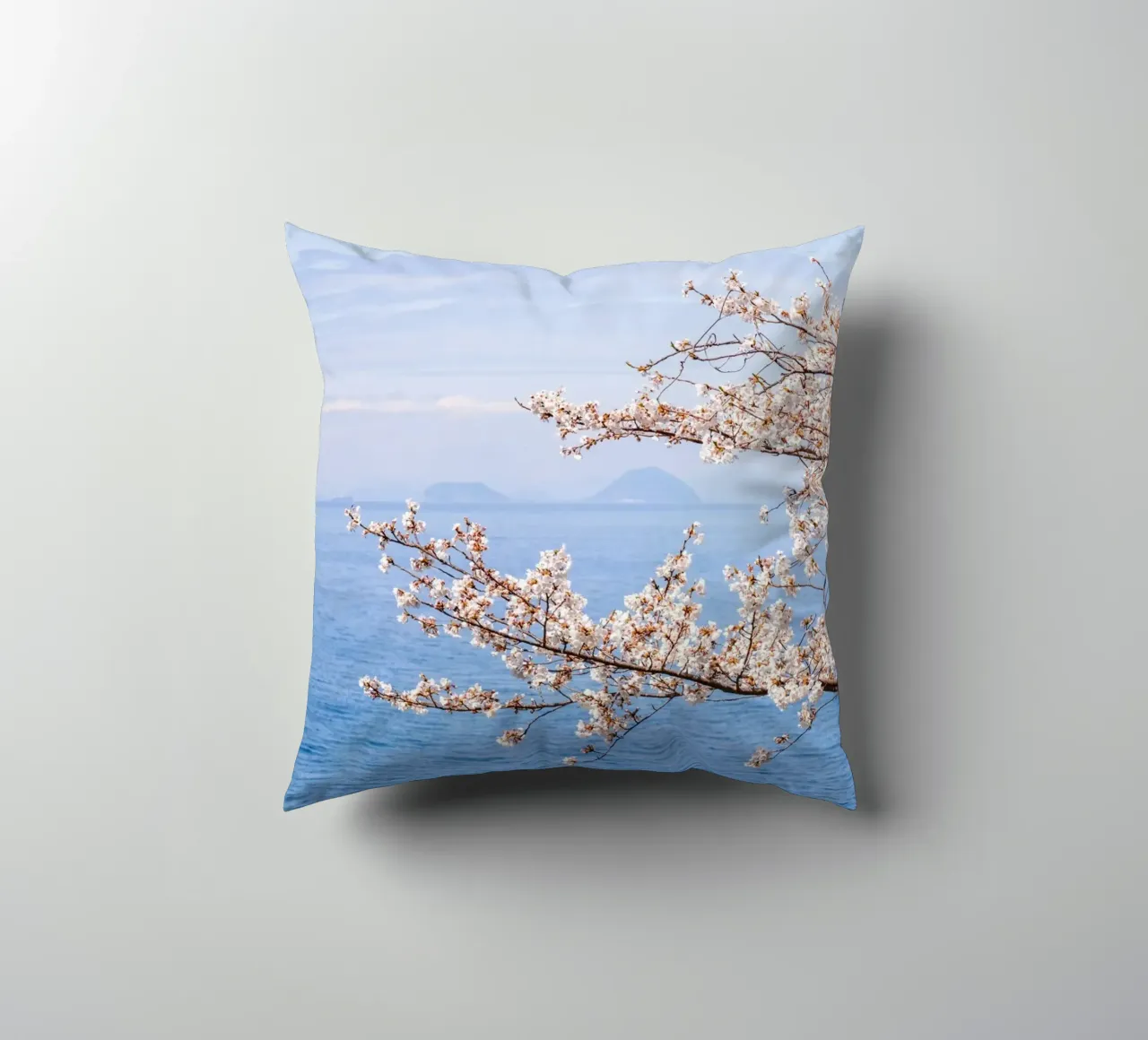 Fiori di ciliegio dell'oceano - Giappone cuscino da Marcel Bisig