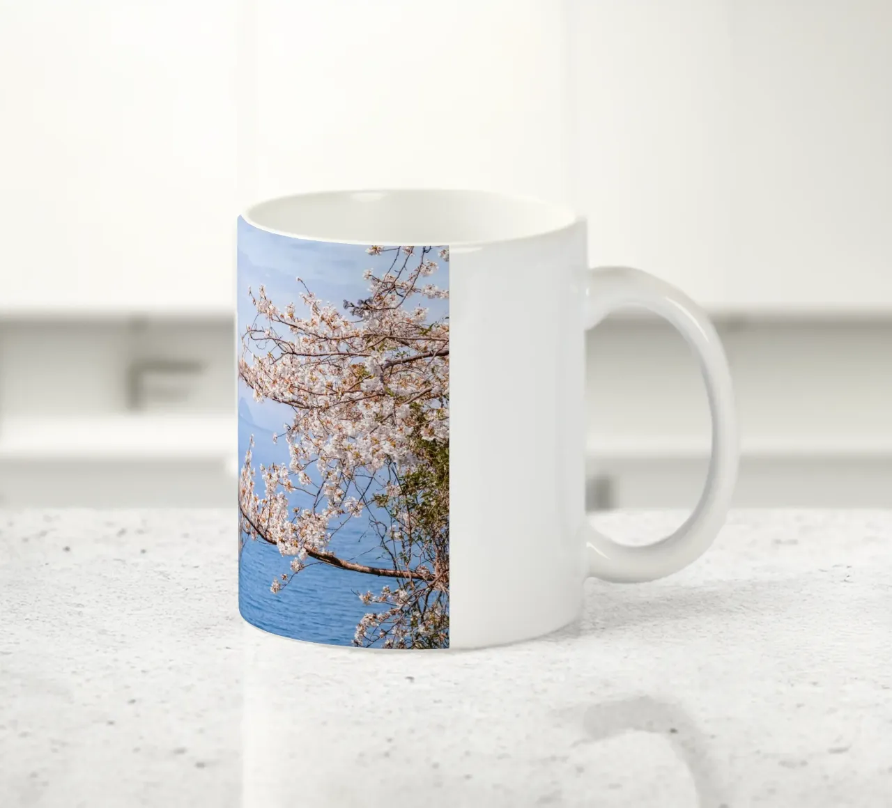 Fiori di ciliegio dell'oceano - Giappone tazza in ceramica da Marcel Bisig
