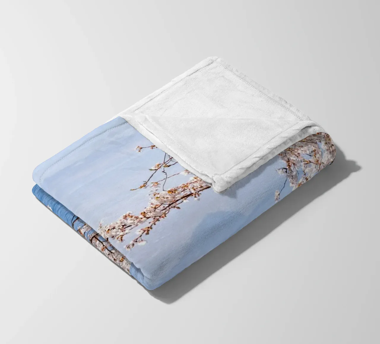 Fiori di ciliegio dell'oceano - Giappone coperta in pile da Marcel Bisig