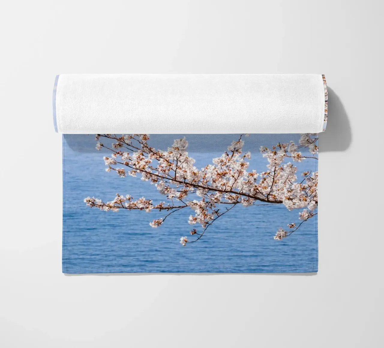 Fiori di ciliegio dell'oceano - Giappone telo mare da Marcel Bisig