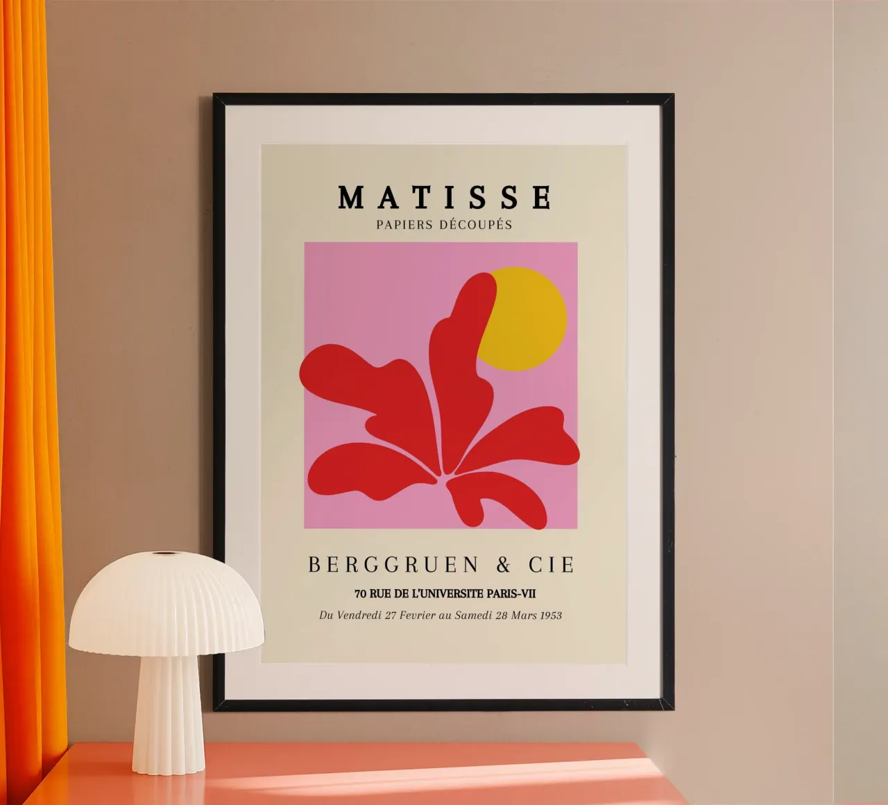 Matisse 1953 uitgesneden vorm gele cirkel Parijs poster met houten frame van NorwesClub