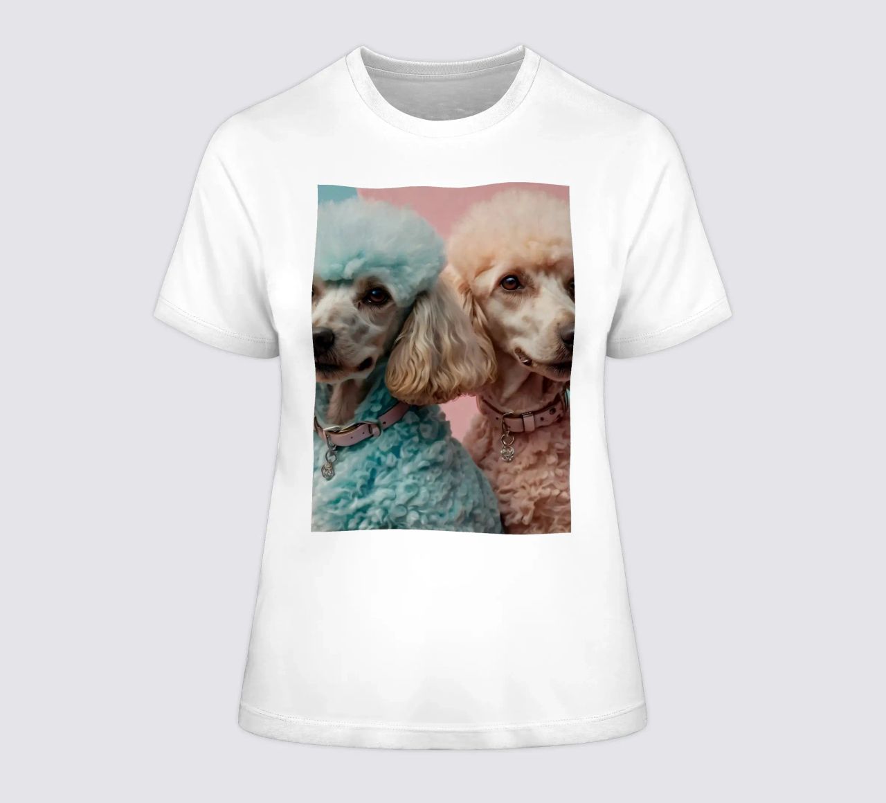 Dos coloridos caniches posan juntos frente a un pastel camiseta de mujer de DesignDoodle