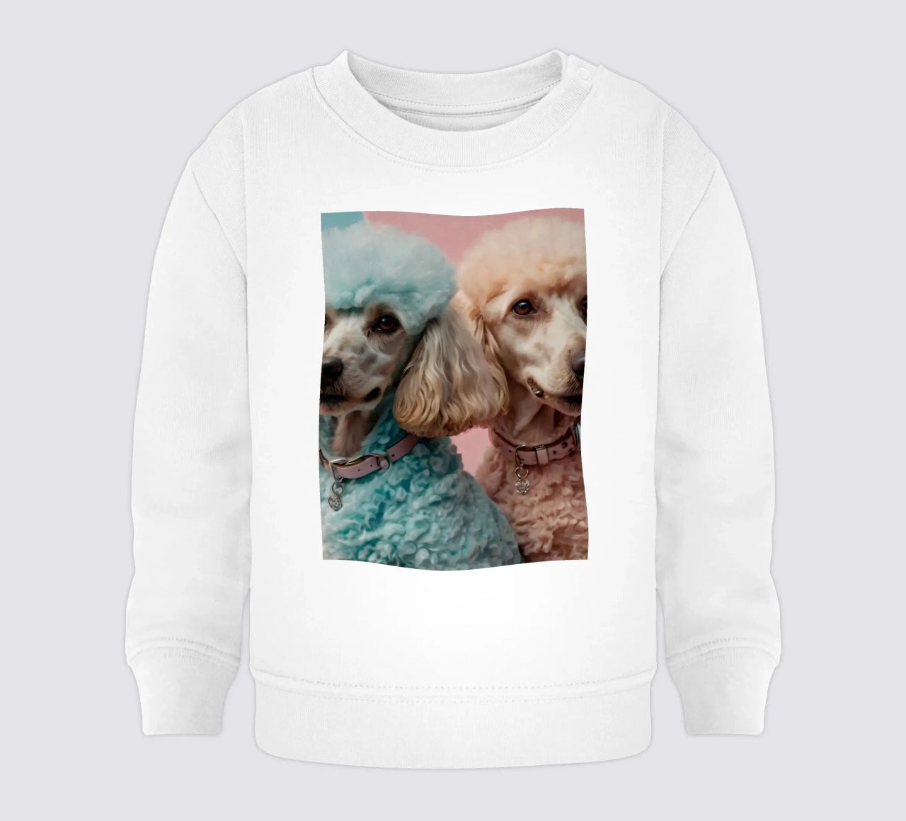 Dos coloridos caniches posan juntos frente a un pastel sudadera de bebé de DesignDoodle