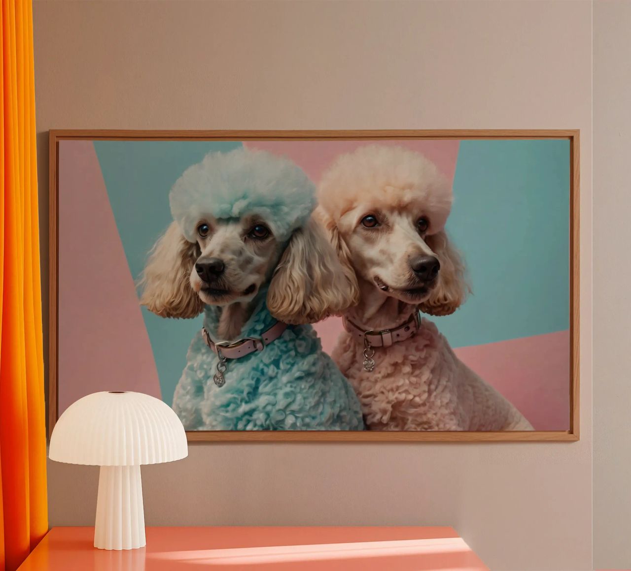 Dos coloridos caniches posan juntos frente a un pastel aluminio dibond de DesignDoodle