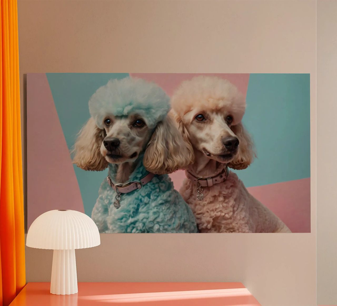 Dos coloridos caniches posan juntos frente a un pastel aluminio dibond de DesignDoodle