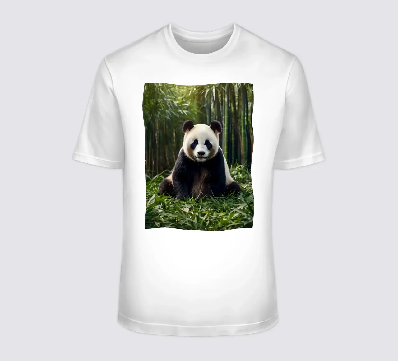 Panda descansando entre exuberante bambú en un bosque sereno camiseta de DesignDoodle