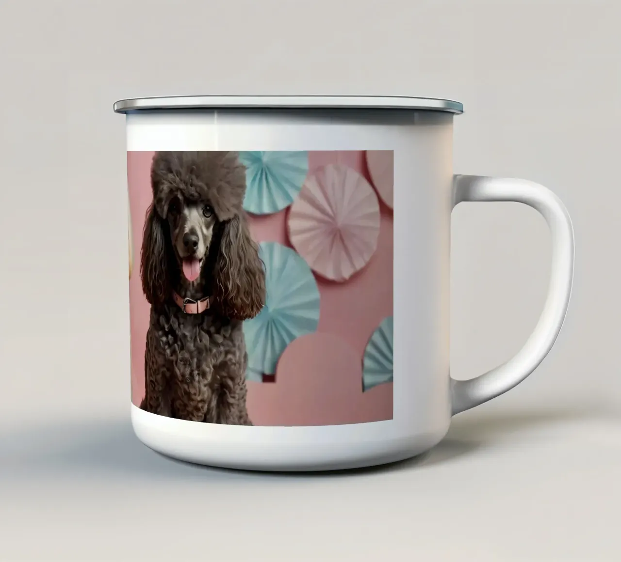 I barboncini siedono orgogliosi su uno sfondo colorato tazza in smalto da DesignDoodle
