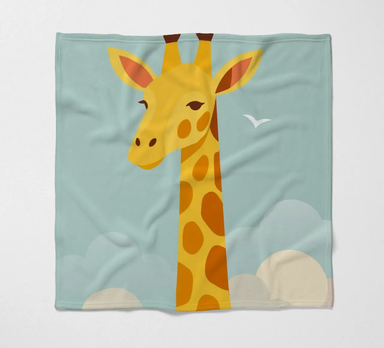 Giraffa gentile sopra le nuvole - motivo animale onirico coperta in pile da namosh