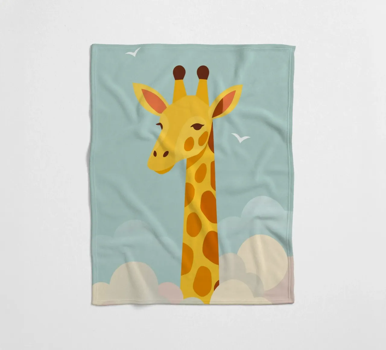 Giraffa gentile sopra le nuvole - motivo animale onirico coperta in pile da namosh