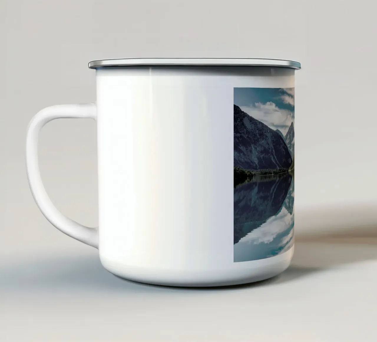 Nothing Beats Nature @GospodarekMikolaj tazza in smalto da EyeEm Mobile GmbH