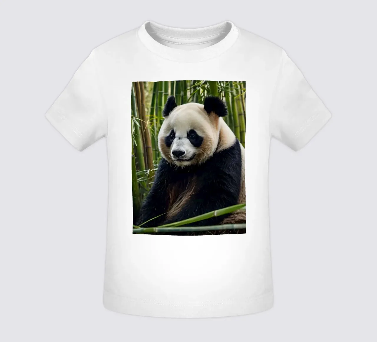 Un enorme panda riposa in un lussureggiante boschetto di bambù maglietta neonato da DesignDoodle