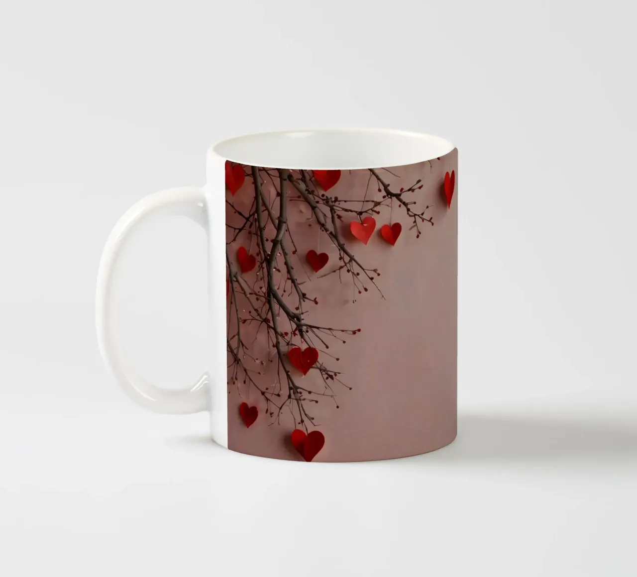 Decorazioni romantiche con cuori rossi per un'indimenticabile tazza in ceramica da DesignDoodle