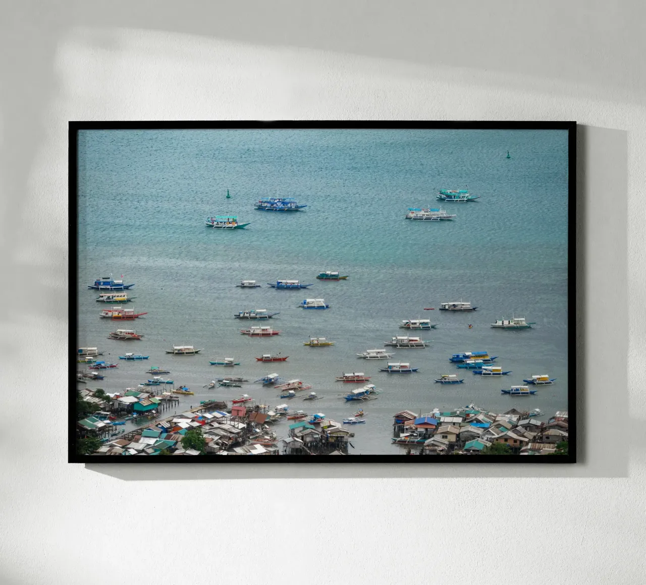 Barche da pesca sull'acqua nelle Filippine poster da anderm