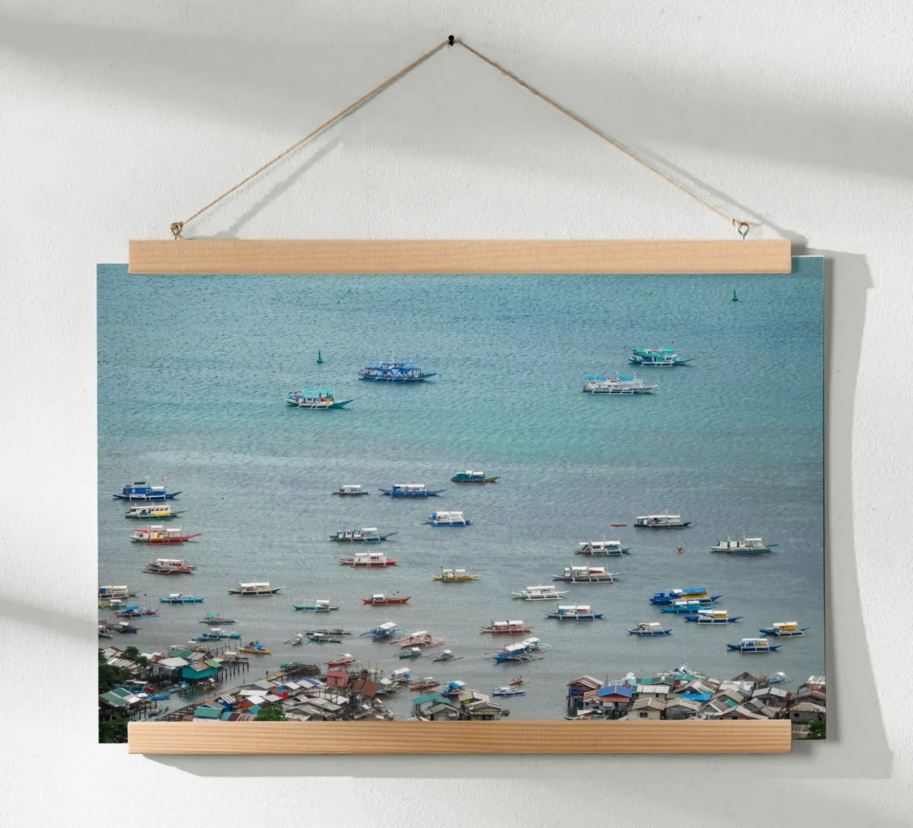 Barche da pesca sull'acqua nelle Filippine poster da anderm