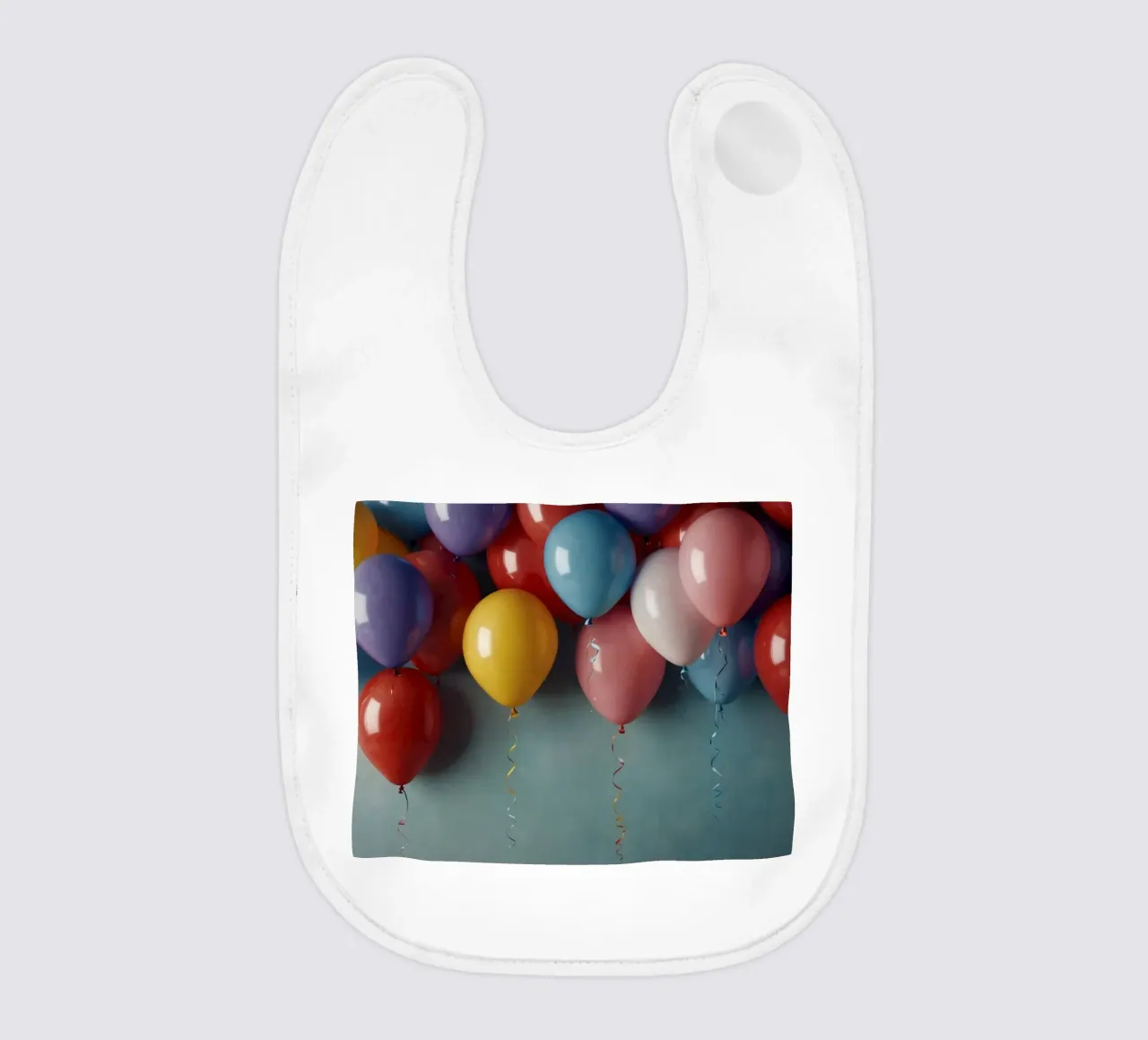 Les ballons colorés créent une atmosphère festive bavoir de DesignDoodle