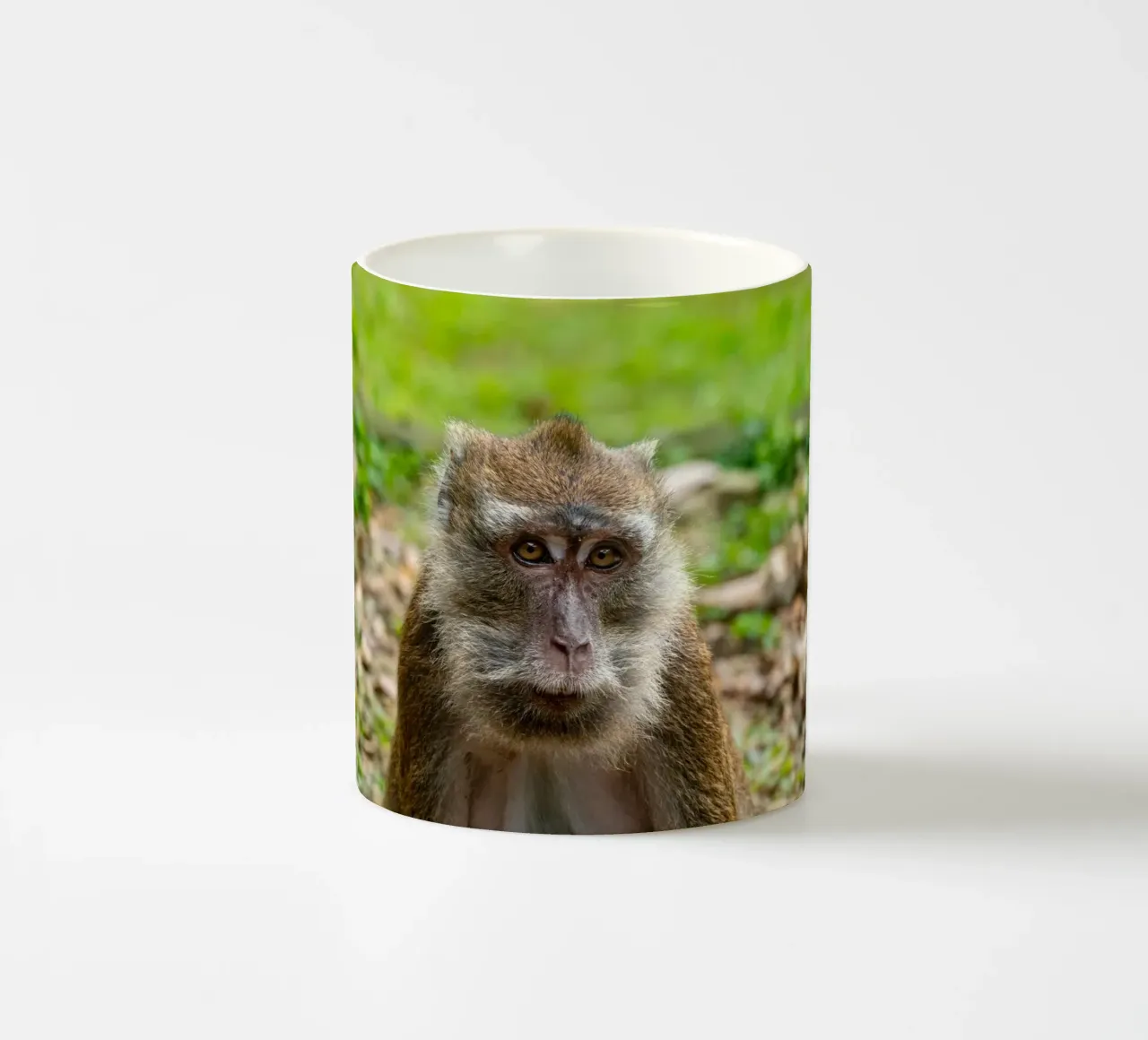 Ritratto di una scimmia nel suo ambiente naturale tazza in ceramica da anderm