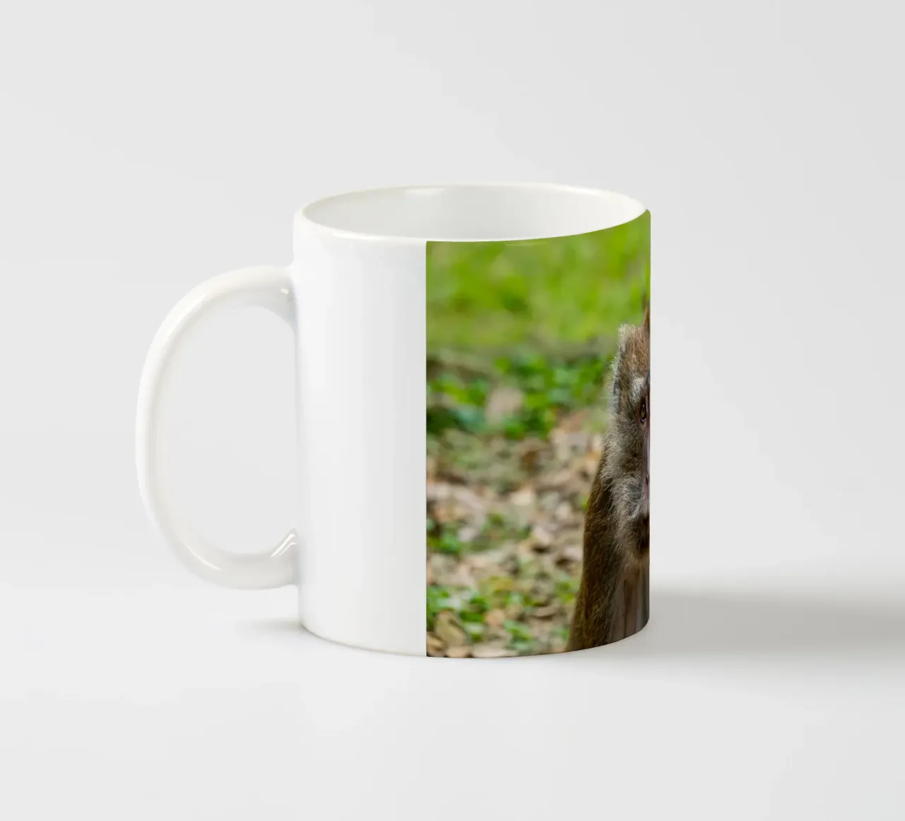 Ritratto di una scimmia nel suo ambiente naturale tazza in ceramica da anderm