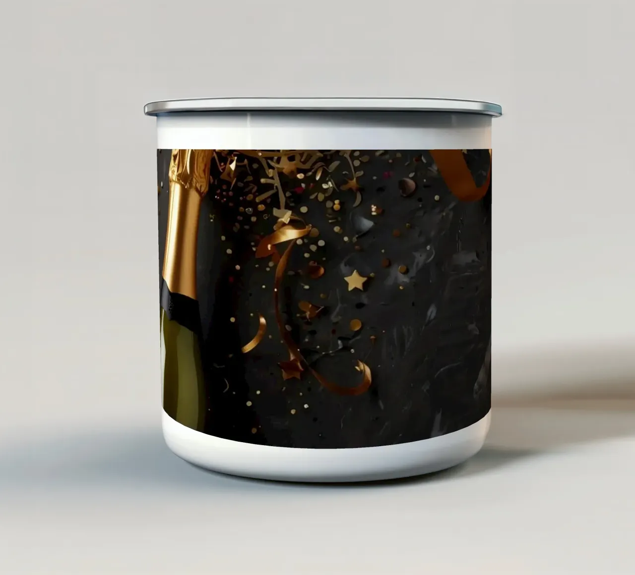 Festeggiare l'amore con champagne e nastri festosi tazza in smalto da DesignDoodle