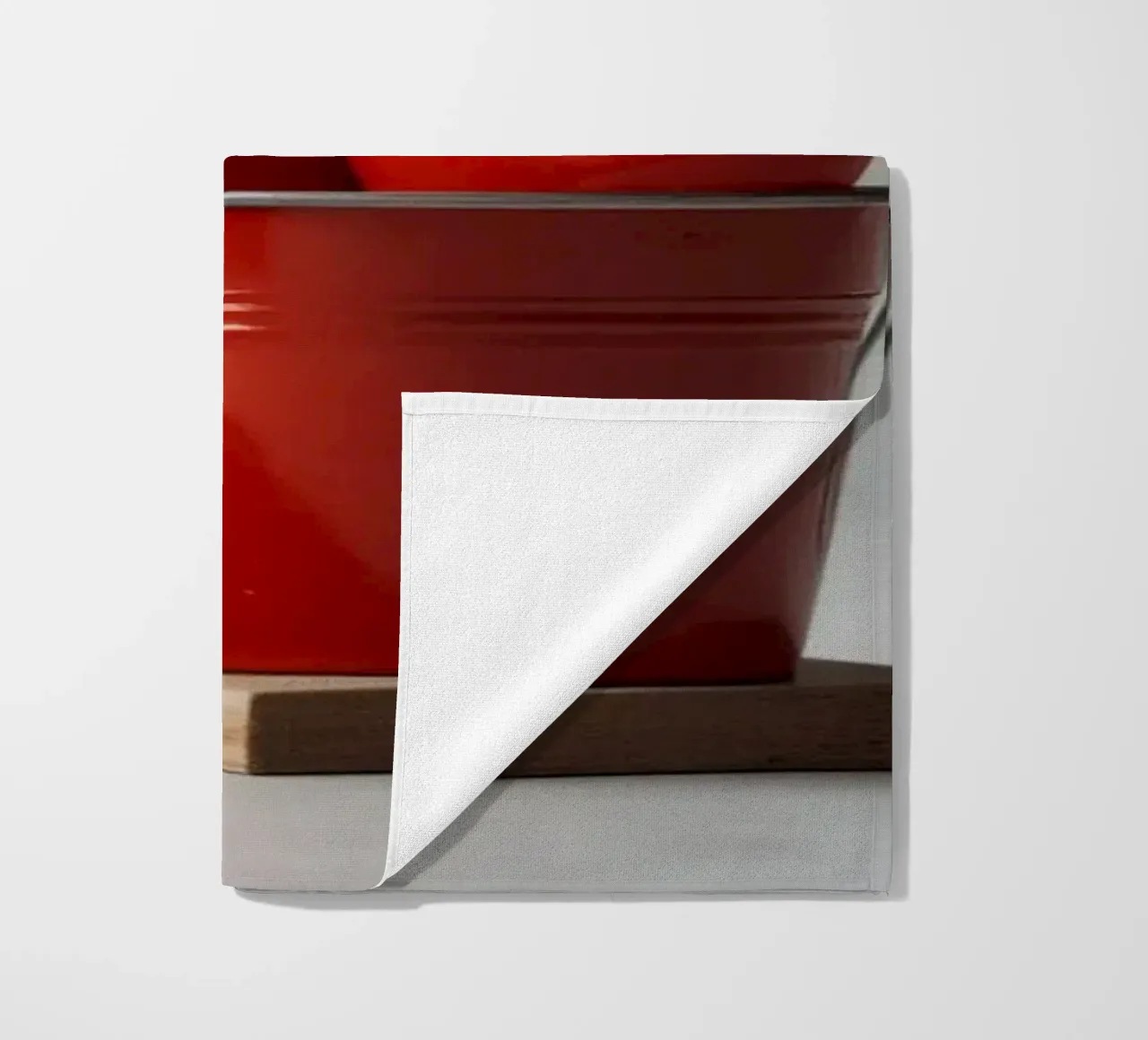 escavatore giallo e rosso a forma di cuore in una benna telo mare da DesignDoodle