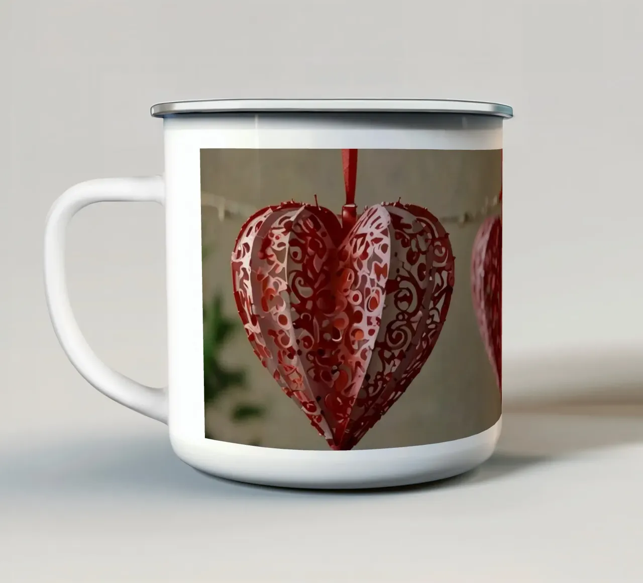 Le decorazioni romantiche creano un'atmosfera affascinante tazza in smalto da DesignDoodle