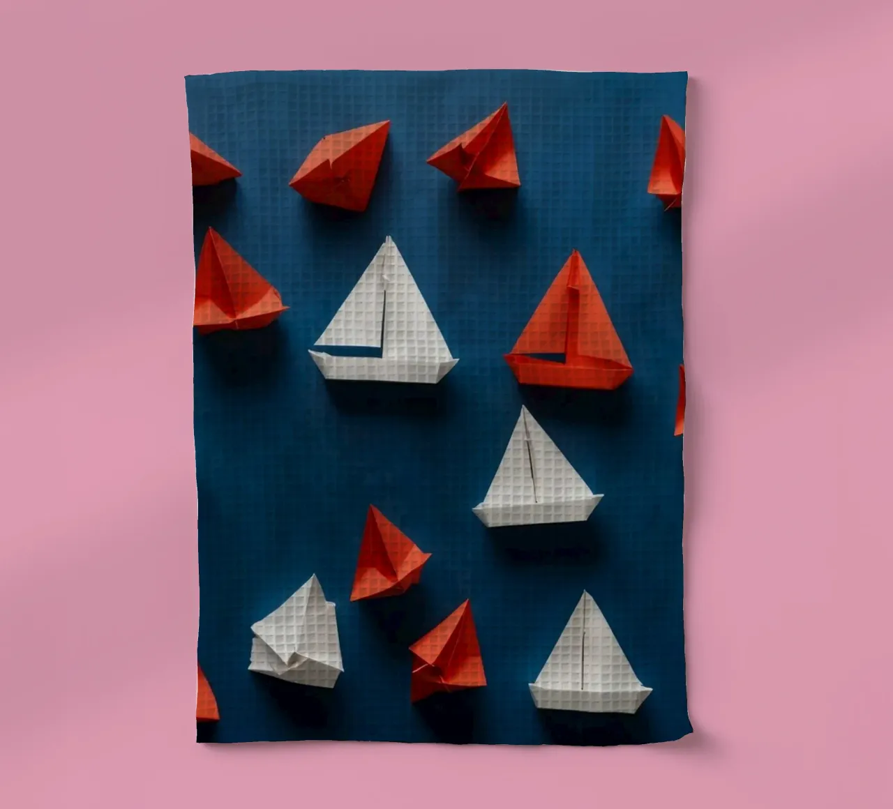 un'atmosfera romantica per San Valentino con le barchette di carta canovaccio da cucina da DesignDoodle