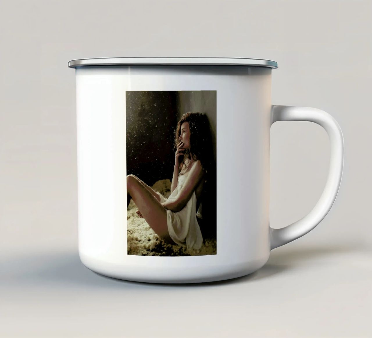 Soft Light tazza in smalto da Runway Collective