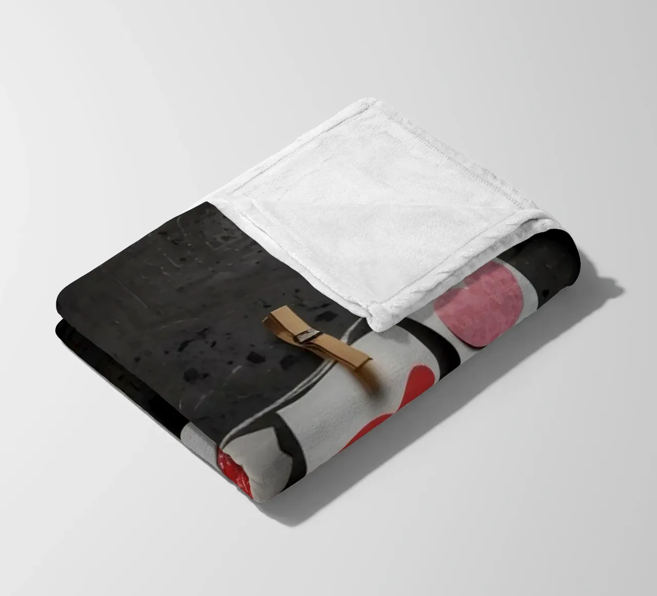 Cuori colorati appesi a una corda con luce calda coperta in pile da DesignDoodle