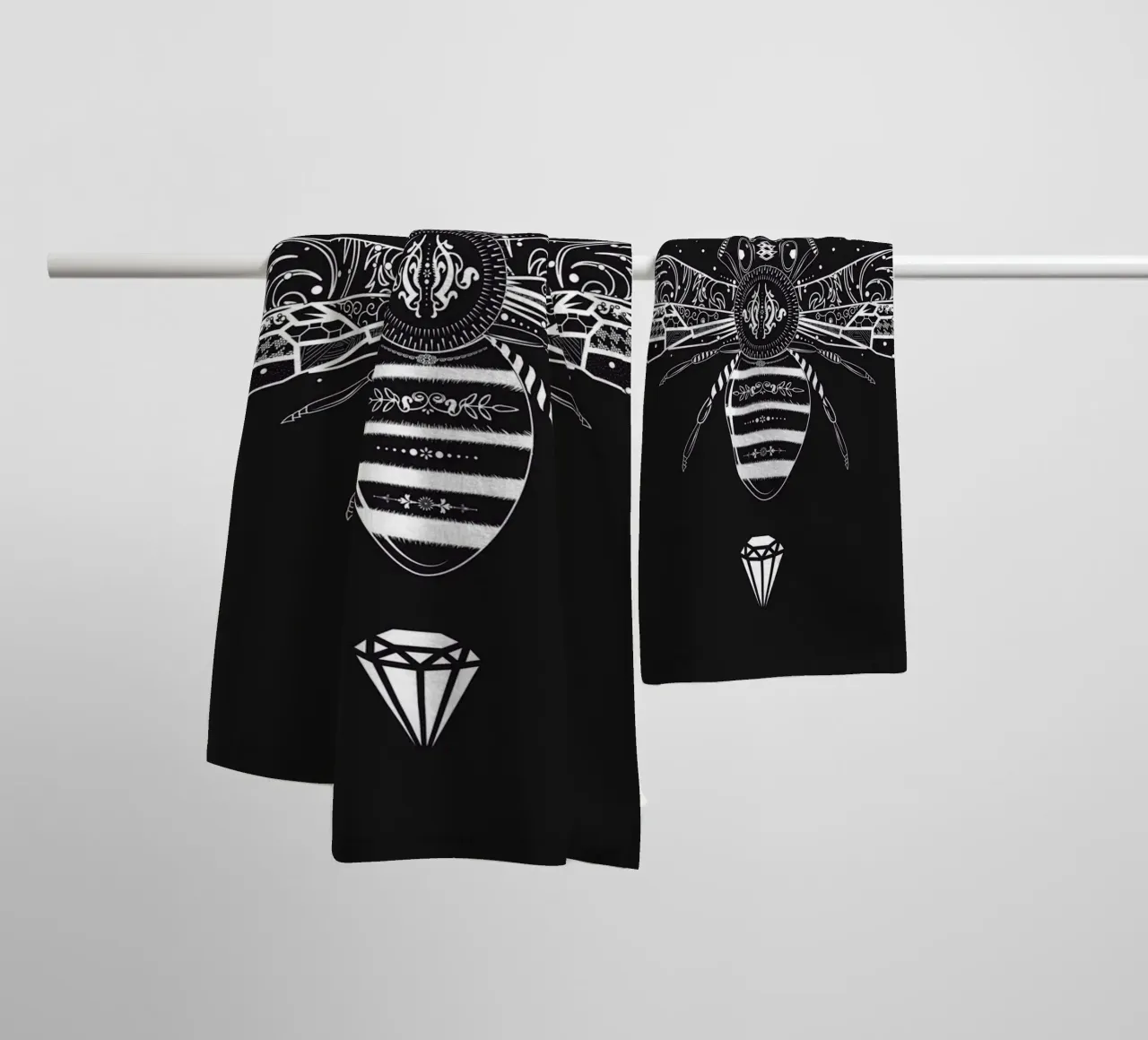 Sierbij met kroon en diamant badhanddoek van NA/MO