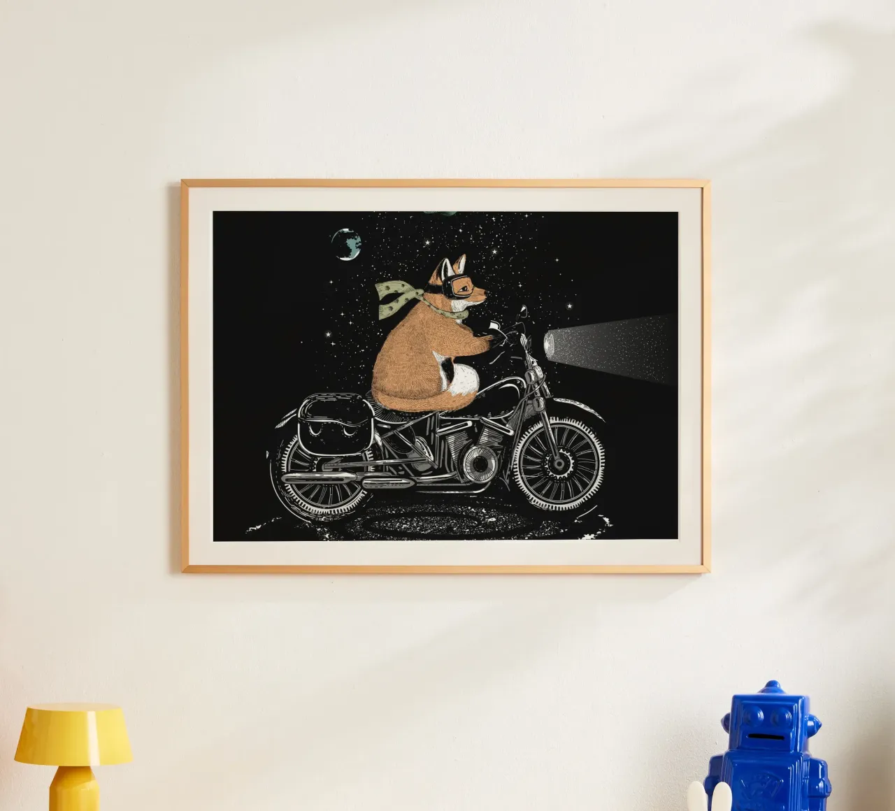 Abenteuerlicher Fuchs auf Motorrad – nächtliche Reise Poster von NA/MO