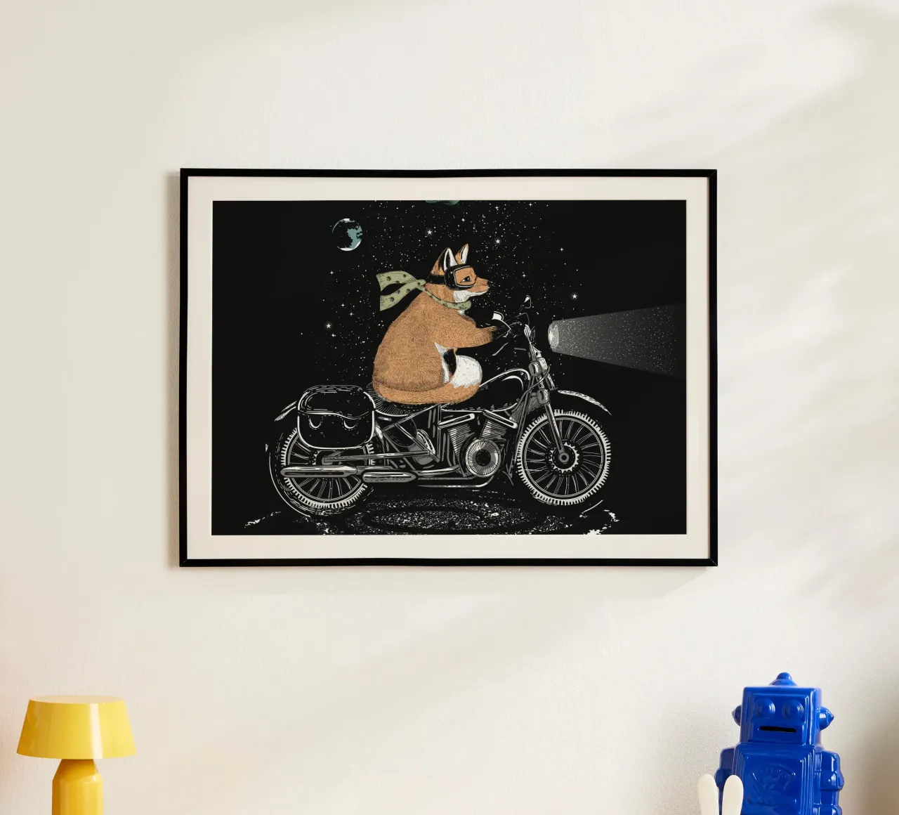 Abenteuerlicher Fuchs auf Motorrad – nächtliche Reise Poster von NA/MO