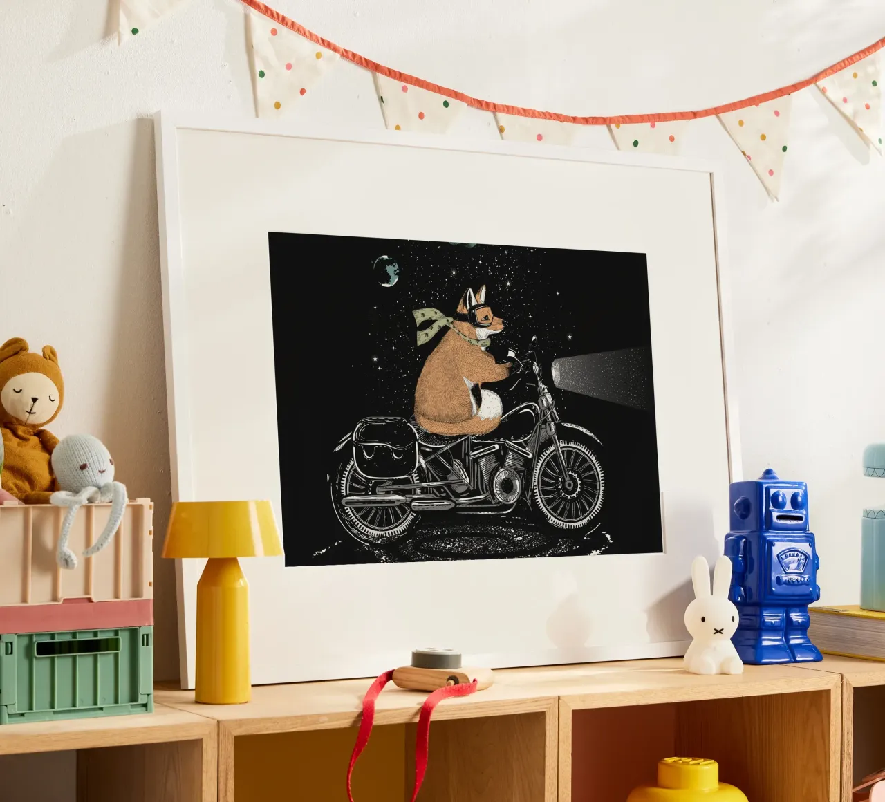Abenteuerlicher Fuchs auf Motorrad – nächtliche Reise Poster von NA/MO
