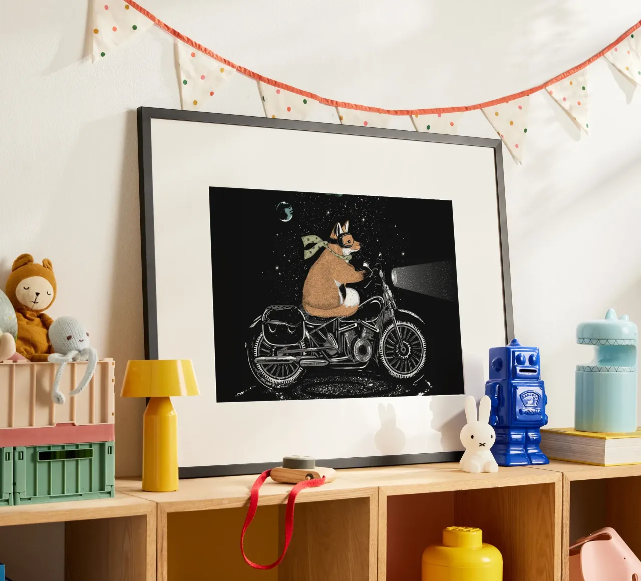 Abenteuerlicher Fuchs auf Motorrad – nächtliche Reise Poster von NA/MO