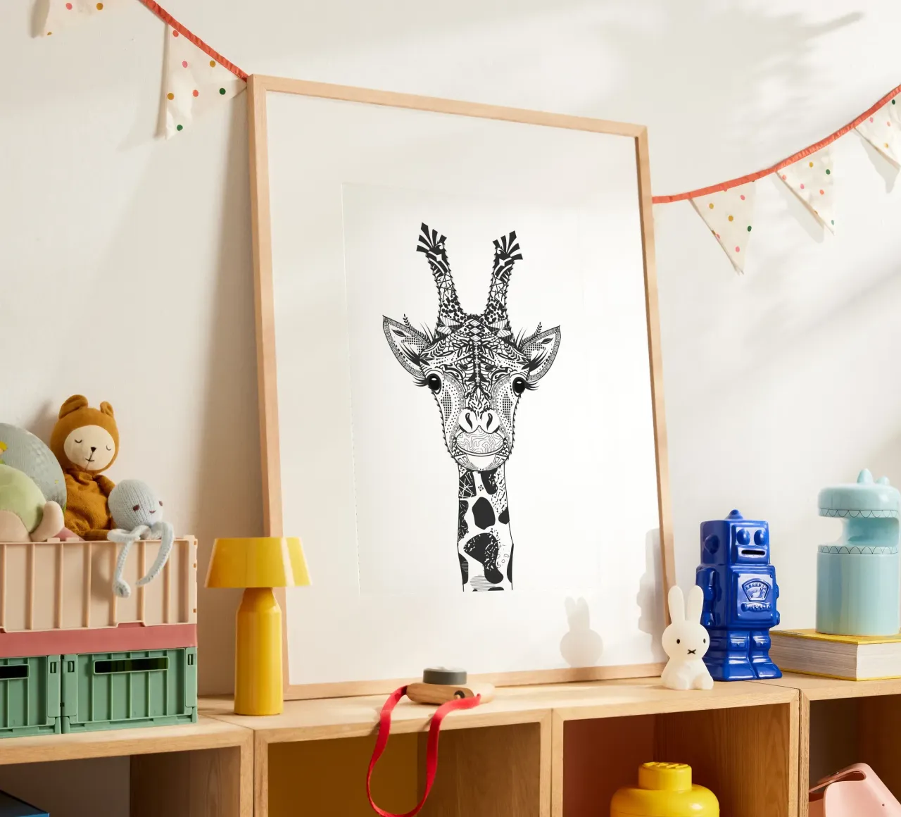 Giraffa grafica in stile ornamentale - arte animale poster con telaio in legno da NA/MO
