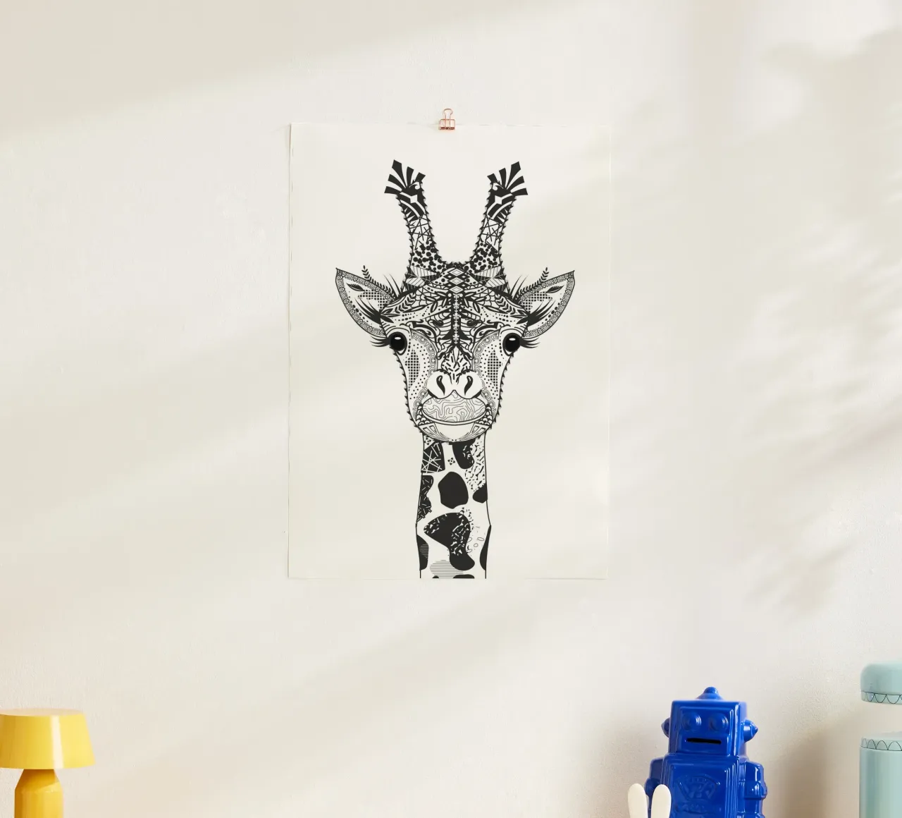 Giraffa grafica in stile ornamentale - arte animale poster con telaio in legno da NA/MO