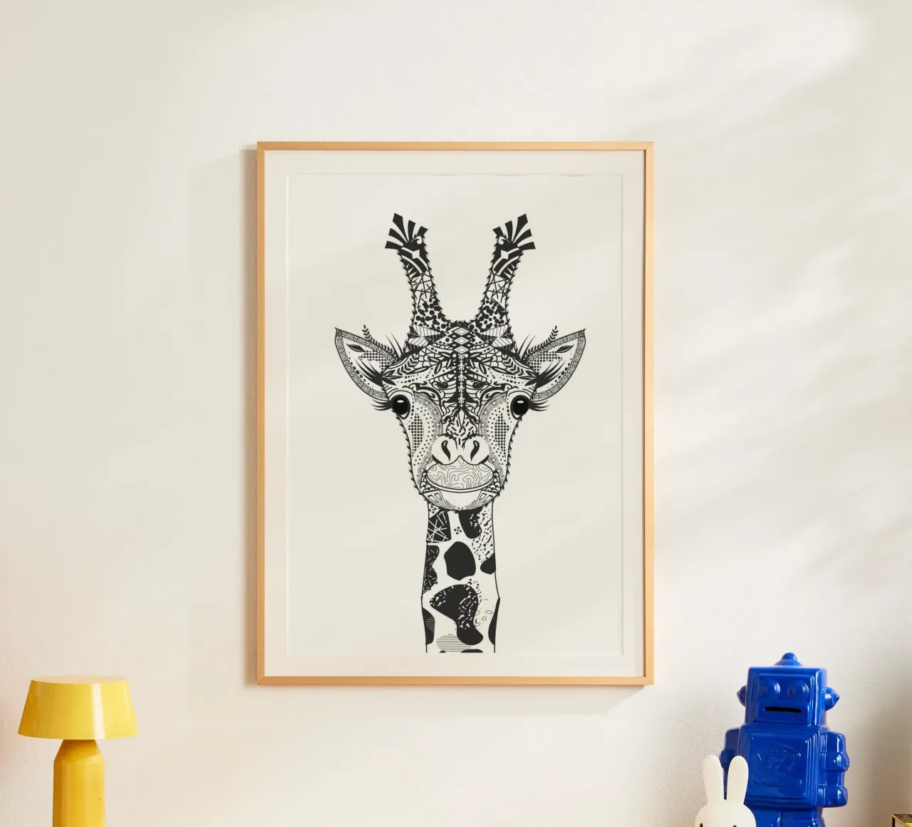 Giraffa grafica in stile ornamentale - arte animale poster con telaio in legno da NA/MO