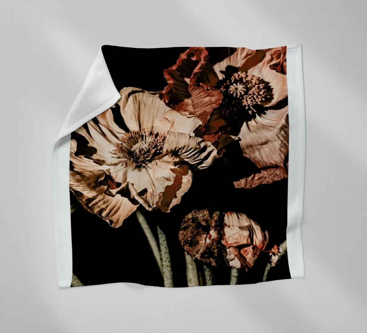 Fiori scuri d'annata Papaver Orientalis coperta in pile da Monika Strigel