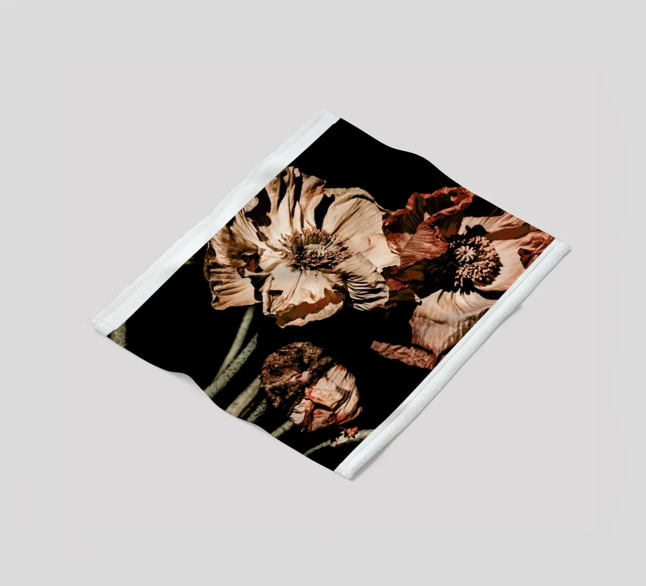 Fiori scuri d'annata Papaver Orientalis coperta in pile da Monika Strigel