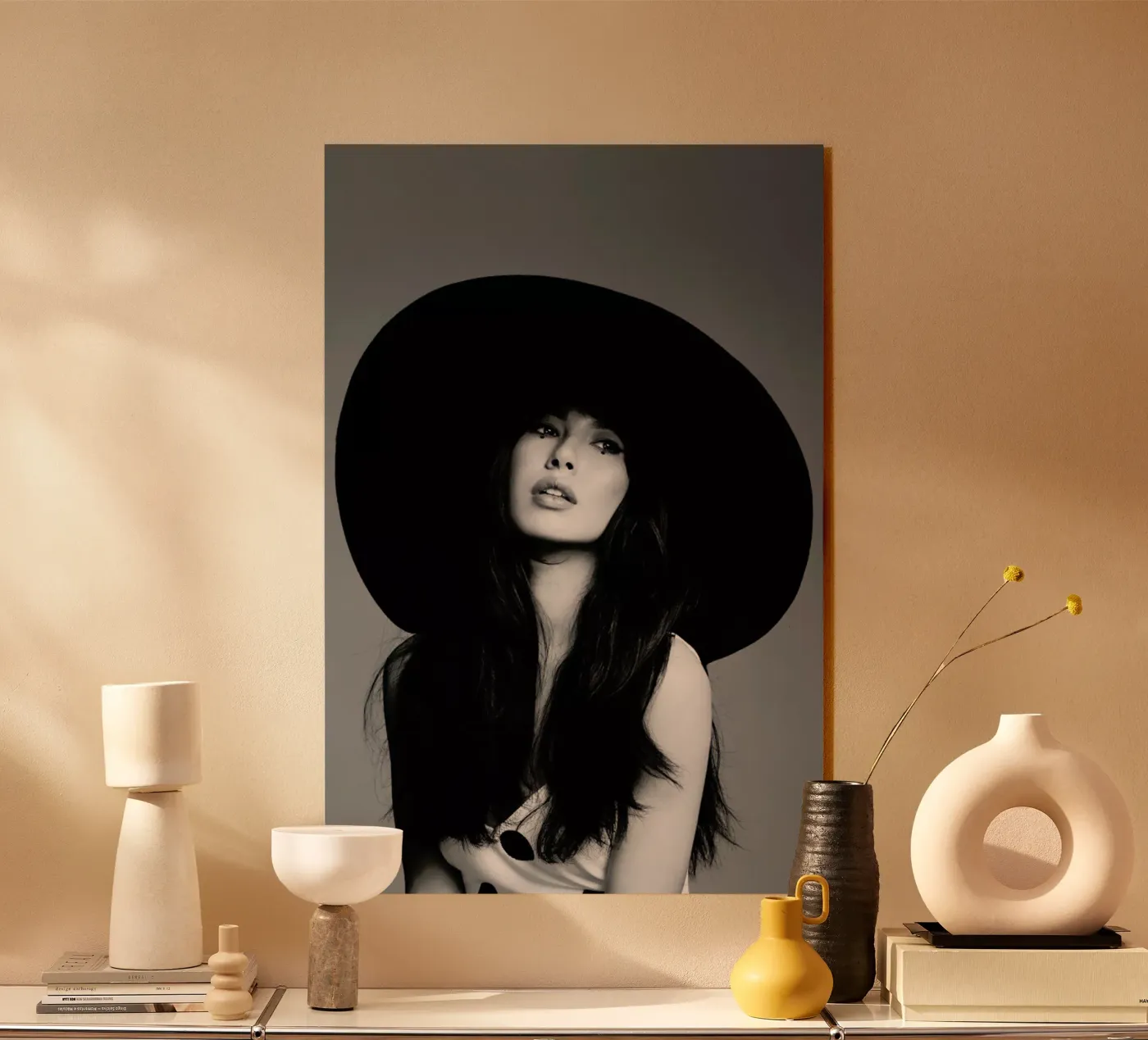 Bella plexiglass da Runway Collective