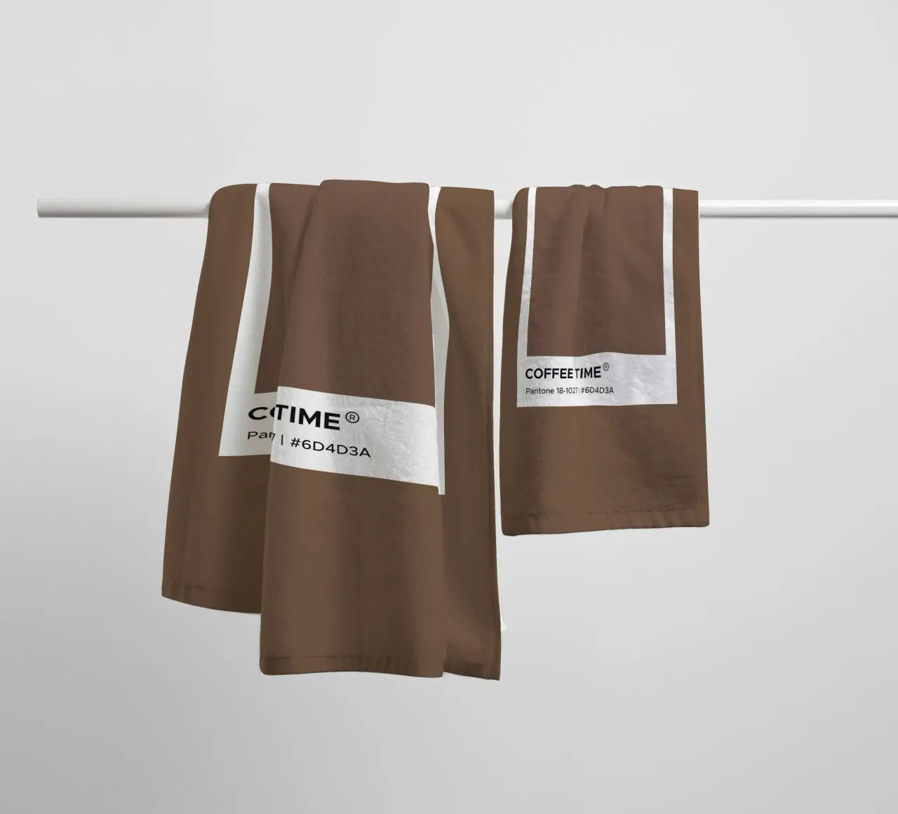 L'ora del caffè Pantone asciugamano da bagno da Paigaam Studio