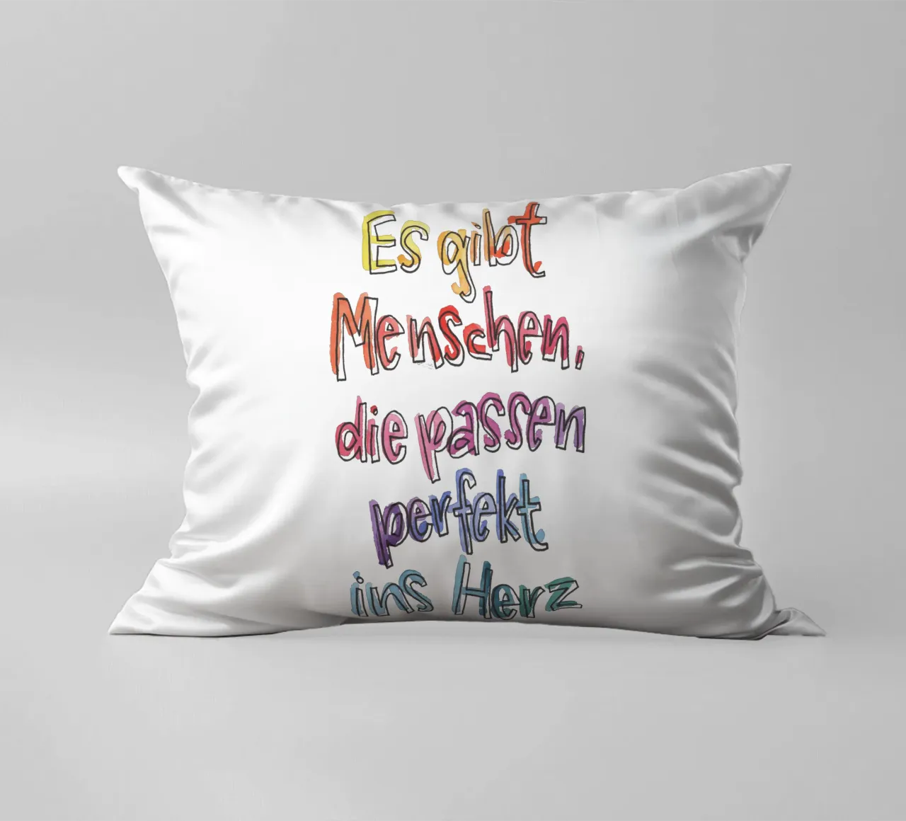 Perfekt ins Herz Regenbogen cuscino da Brushmeetspaper