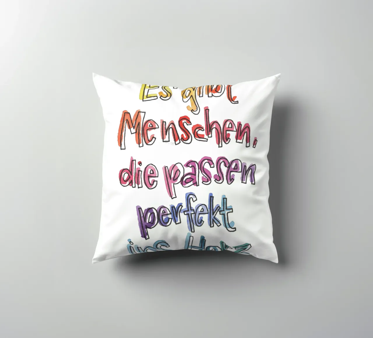 Perfekt ins Herz Regenbogen cuscino da Brushmeetspaper