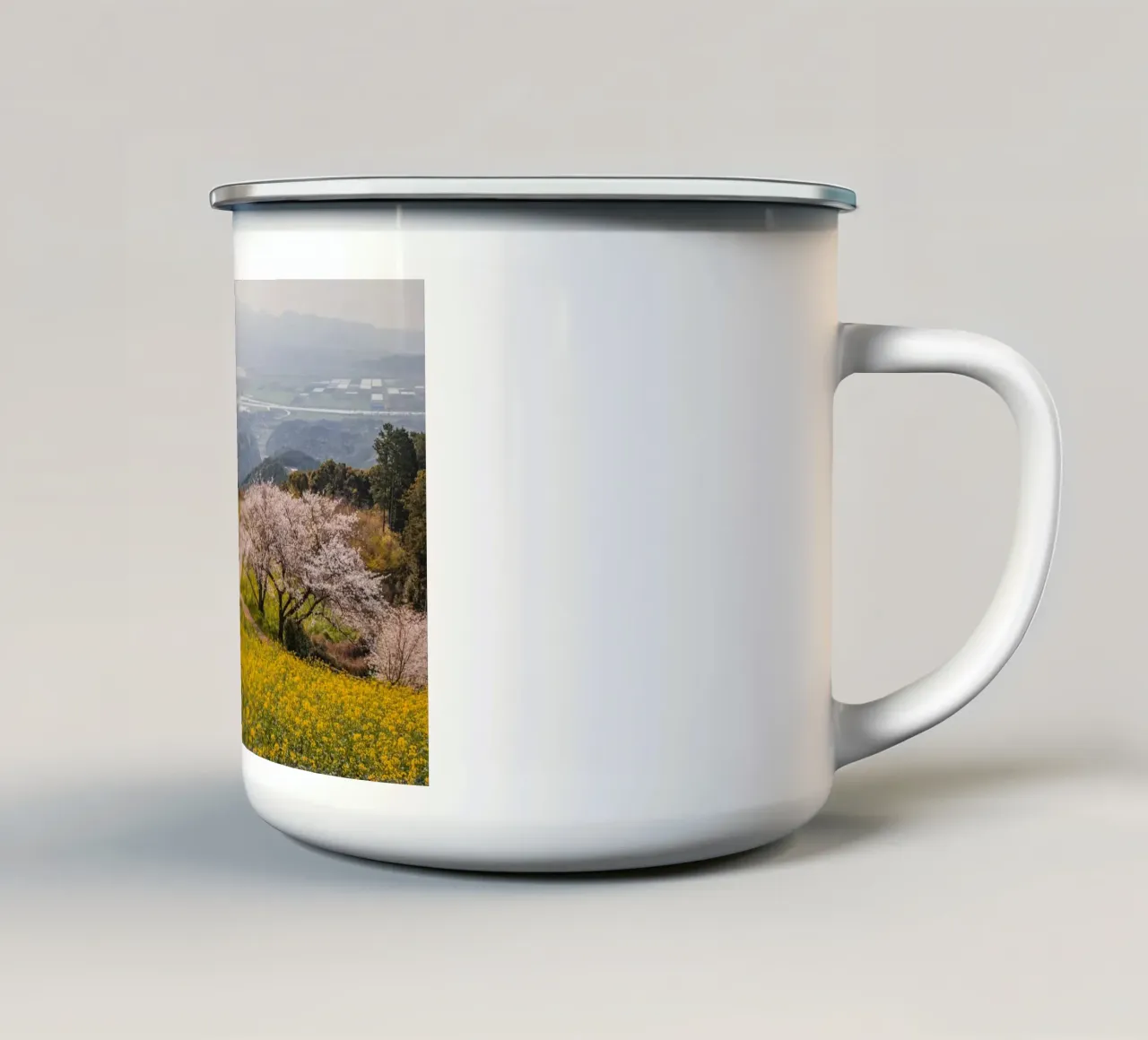 Albero dei ciliegi in fiore a Kyushu, Giappone tazza in smalto da Marcel Bisig
