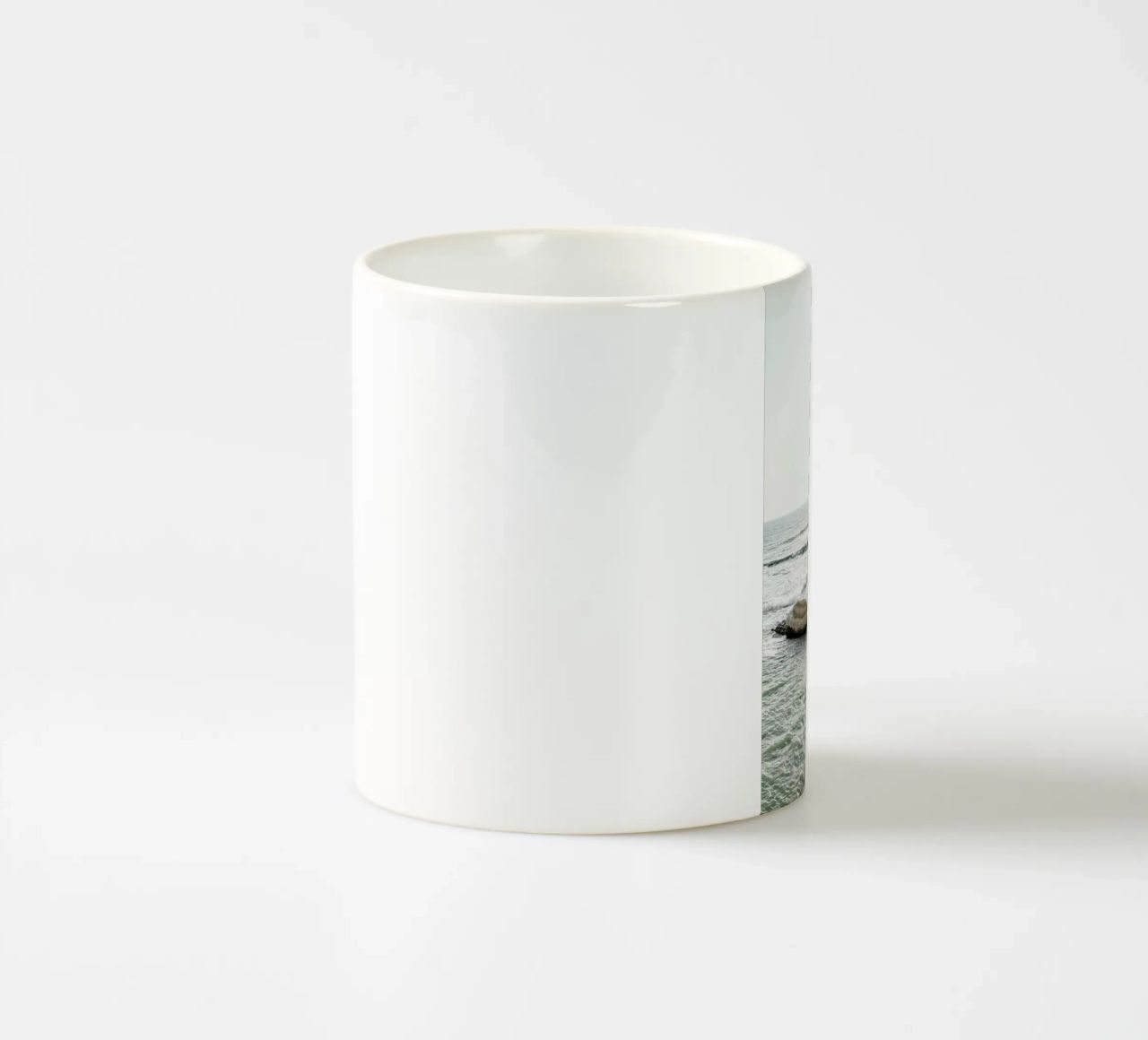 Scala Isle tazza in ceramica da Chris Abatzis