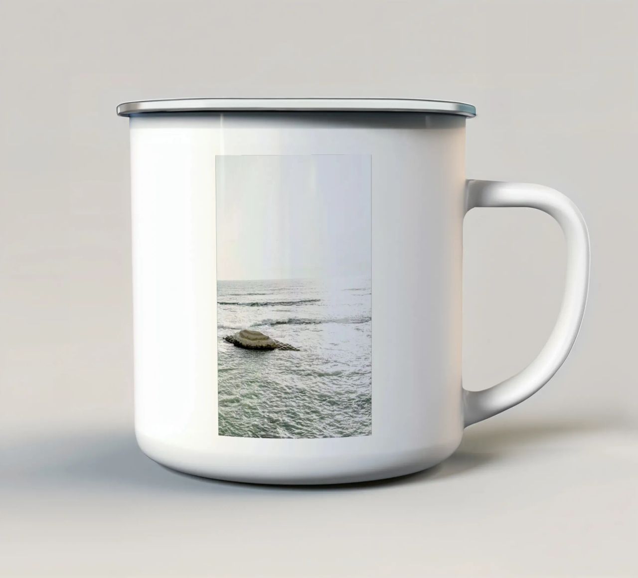 Scala Isle tazza in smalto da Chris Abatzis